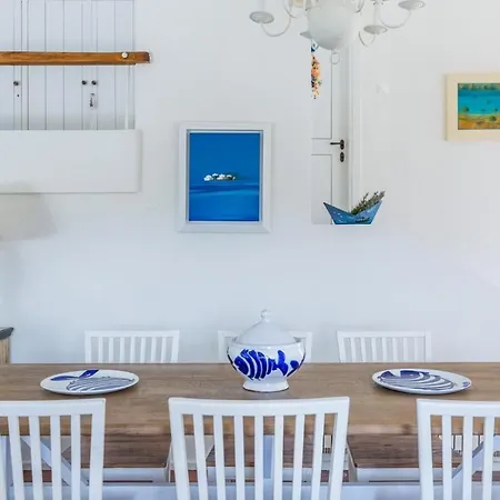 Pelago فيلة سكوبيلوس تاون