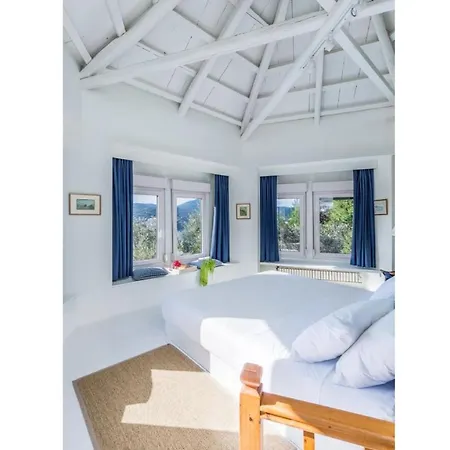 Pelago سكوبيلوس تاون